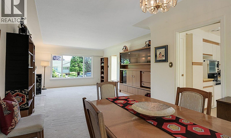 930 Runnymede Pl Oak...