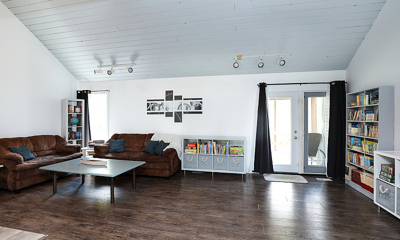 Country Home Close T...