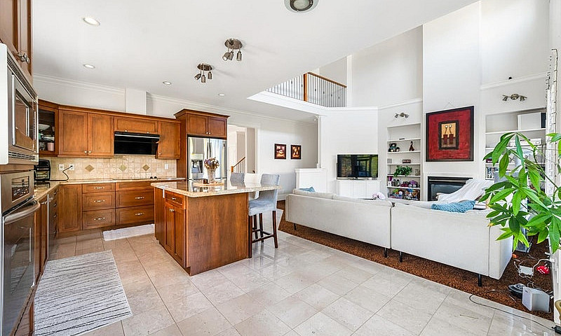 15497 37A Avenue Sur...