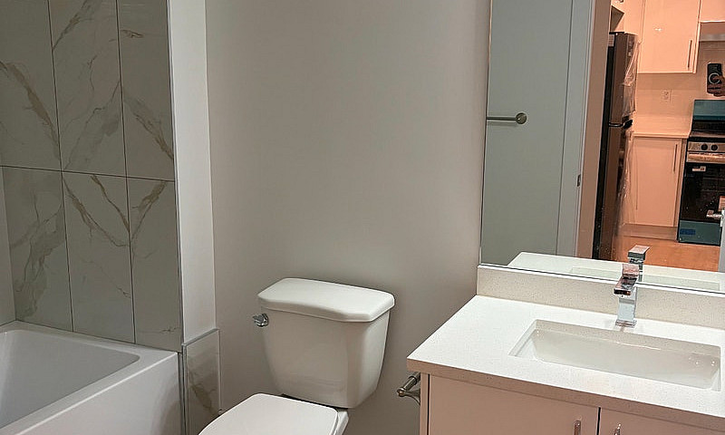 Beautiful 1Bed, + De...