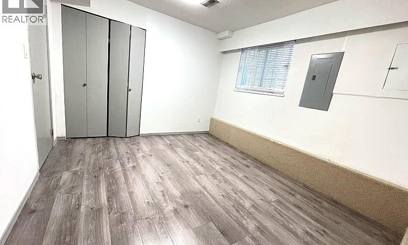 33 W Woodstock Avenu...