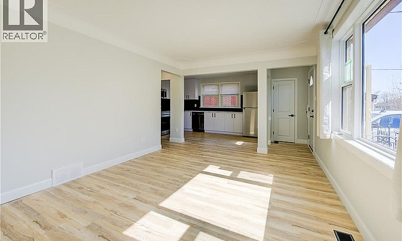 320 Highland Road E ...