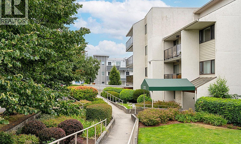 104 2757 Quadra St V...
