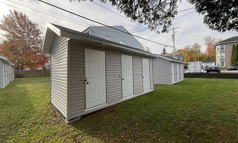 $2,200,000 - 6 Units...