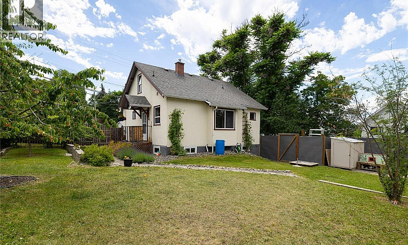 2105 32 Avenue Verno...