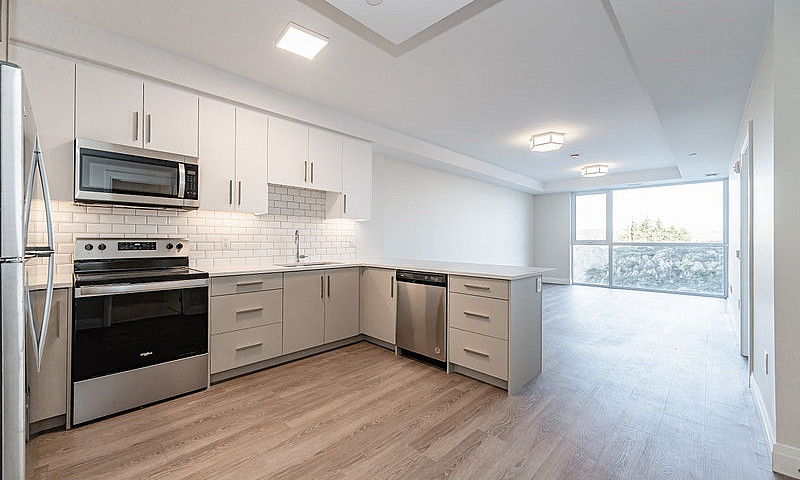 Brand New 1 Bed Acce...