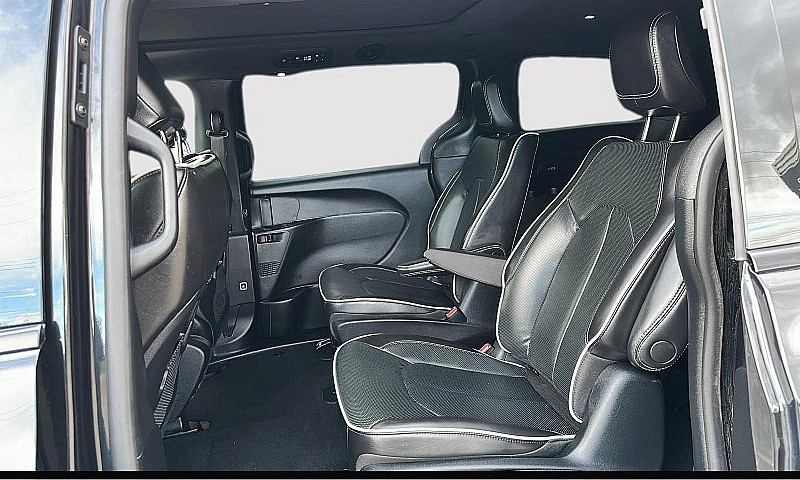 2022 Chrysler Pacifi...
