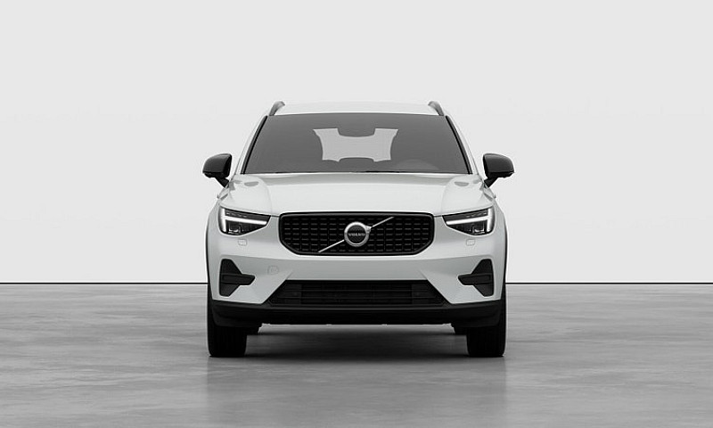 2026 Volvo Xc40...