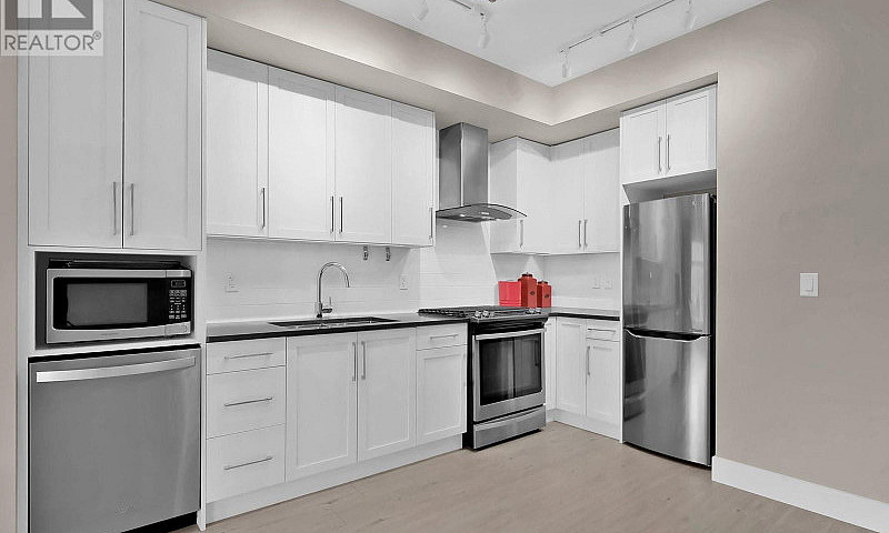 4380 Lakeshore Road ...