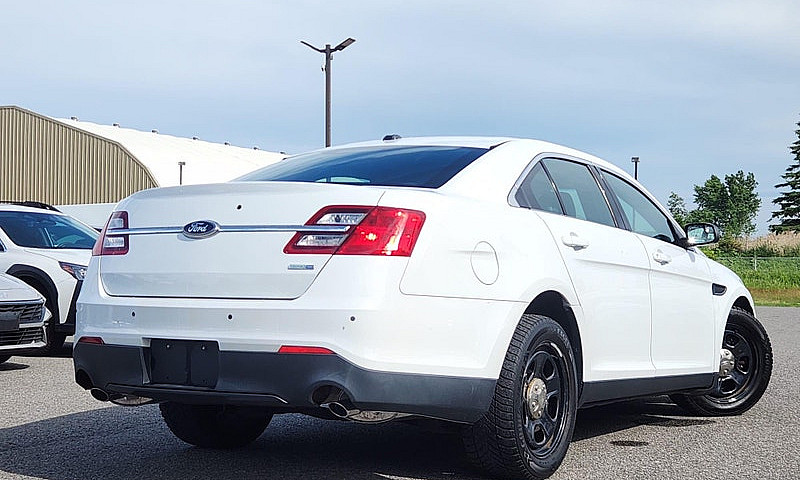 2015 Ford Sedan Poli...