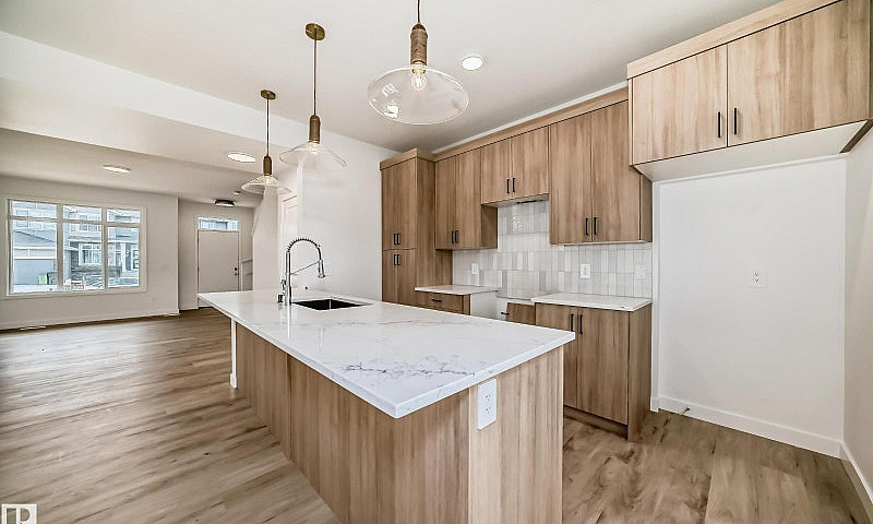 2622 62 St Sw Edmont...