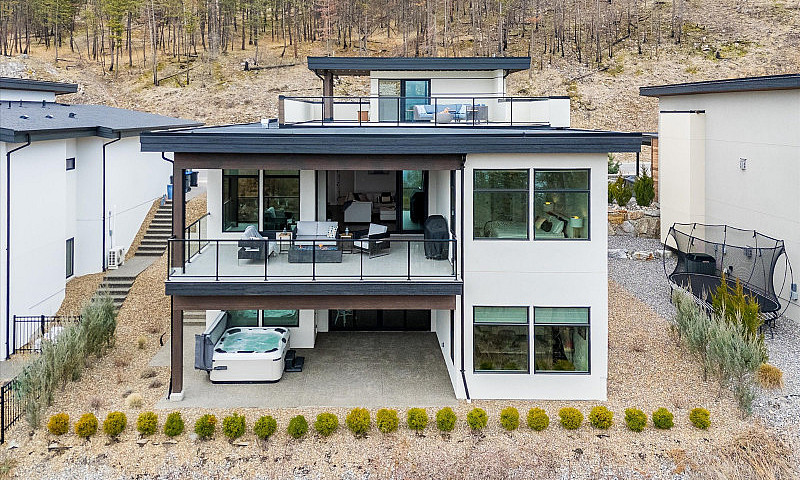 Stunning Home For Sa...