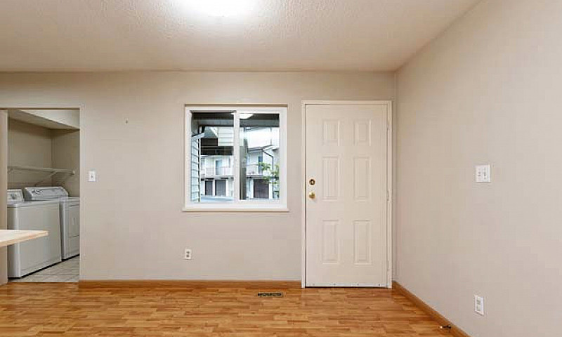 Spacious And Well Lo...