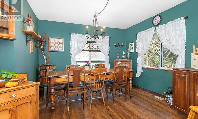 870 Sayward Rd Saywa...