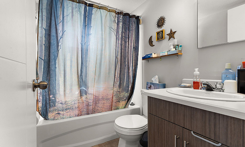6547 Rochdale Blvd -...