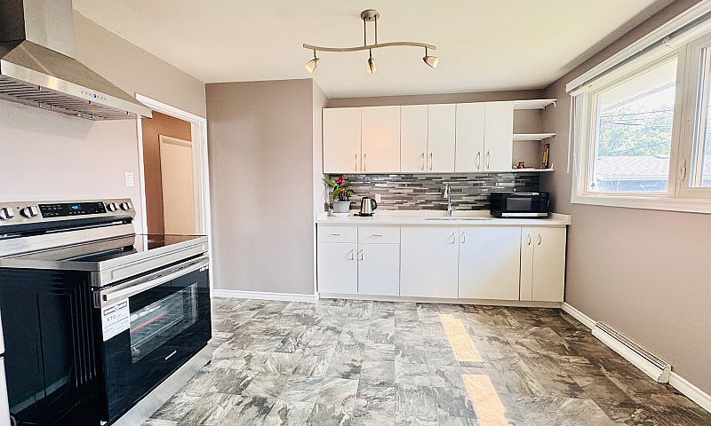 Spacious 4Br Home In...