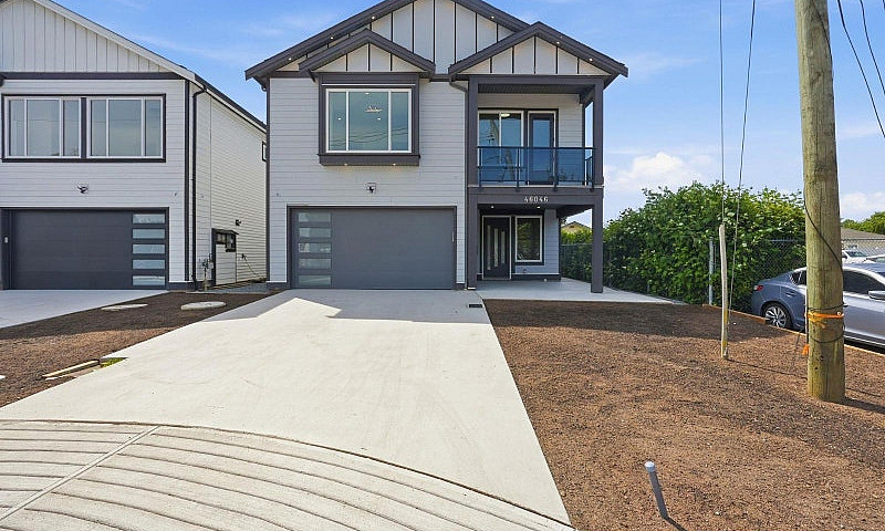 46046 Southlands Cre...