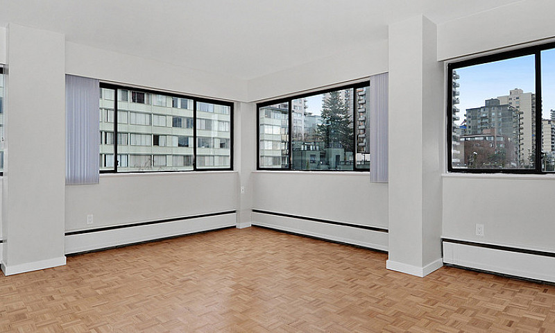 Pacific Beach Apartm...