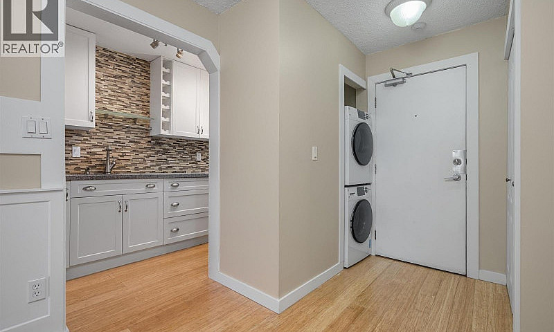 108 910 W 8Th Avenue...