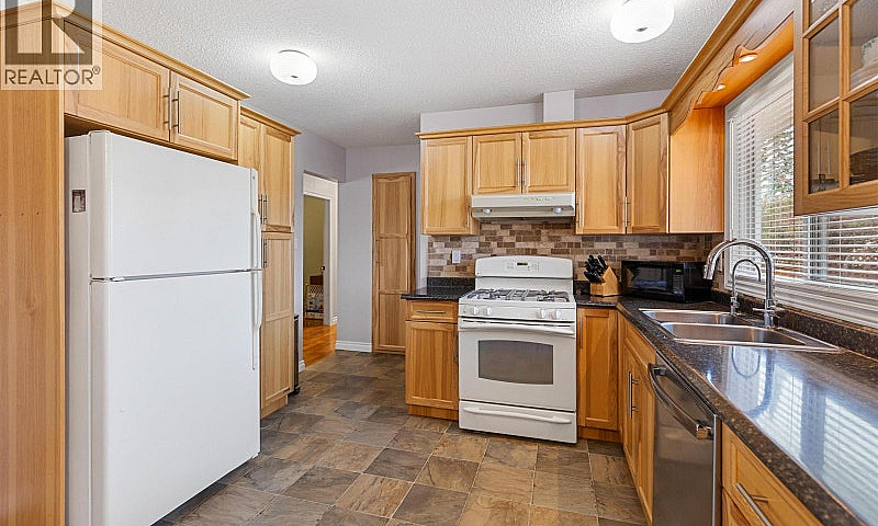 2819 Willingdon Stre...