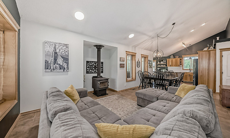6 Bed 3 Bath --- Bun...