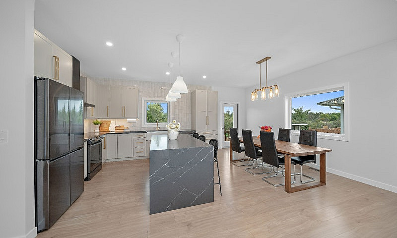Stunning 5 Bed, 3 Ba...
