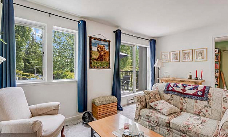 Spacious Corner Unit...