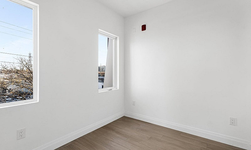 368 Tweedsmuir Avenu...