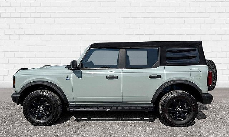 2022 Ford Bronco Bla...
