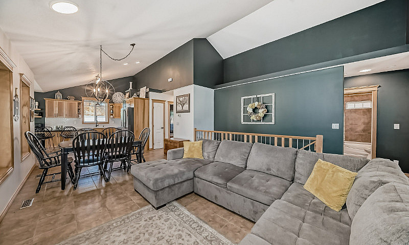 6 Bed 3 Bath --- Bun...