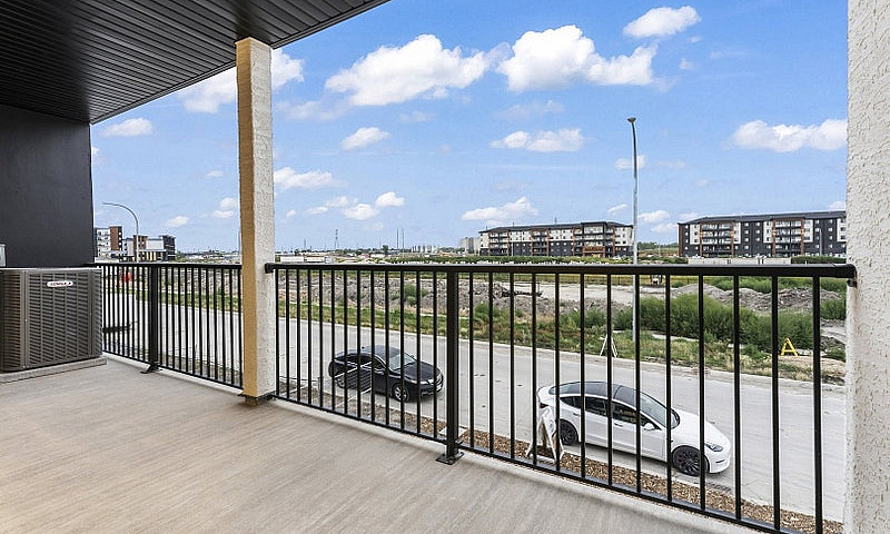 355 Ballantrae Dr- 3...