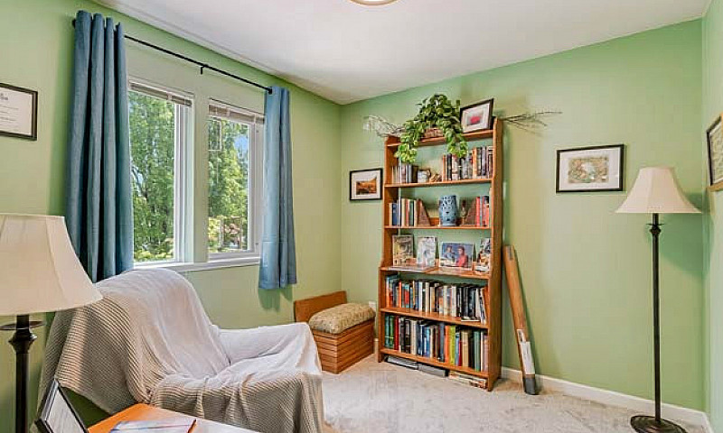 Spacious Corner Unit...