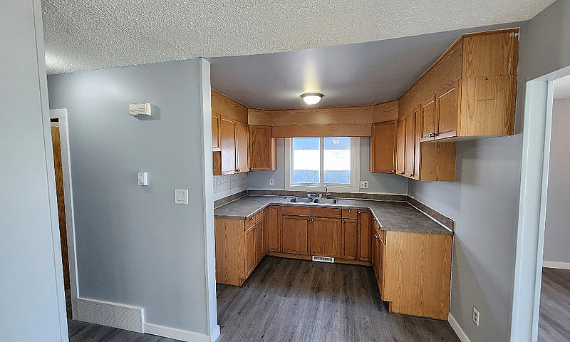 664 Retallack St - M...