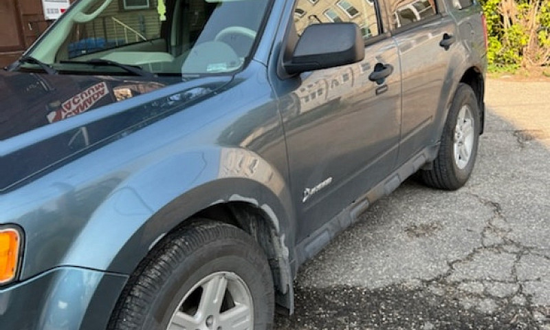 Ford Escape Hybrid 2...