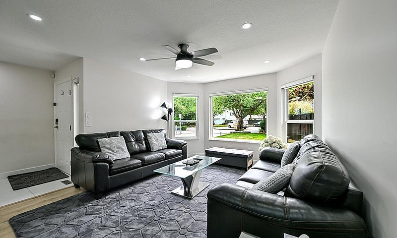 12925 65 Avenue Surr...