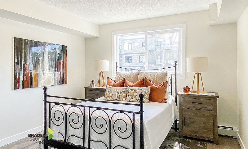 Strathcona Apartment...