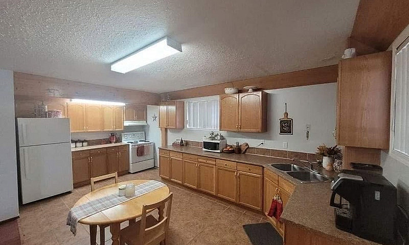 2 Bdrm Bsmt Suite - ...