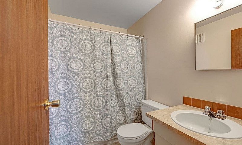 2 Bed X 1 Bath Apart...