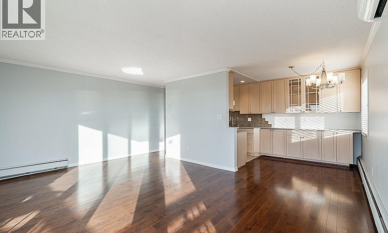 318 3080 Lonsdale Av...
