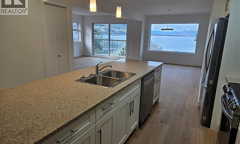 578 Lakeshore Drive ...