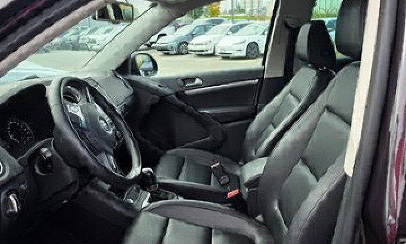 2016 Volkswagen Tigu...