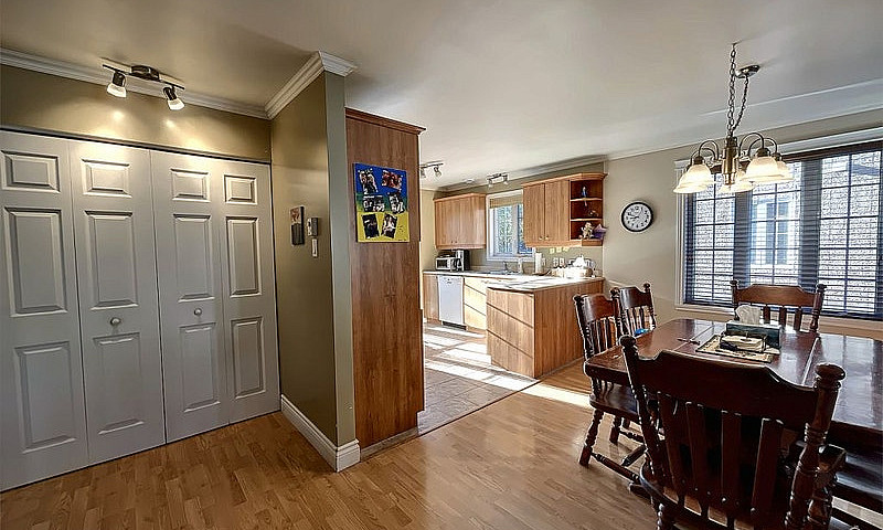 $975,000 - Triplex F...