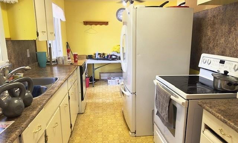 *New Listing* 8921 -...