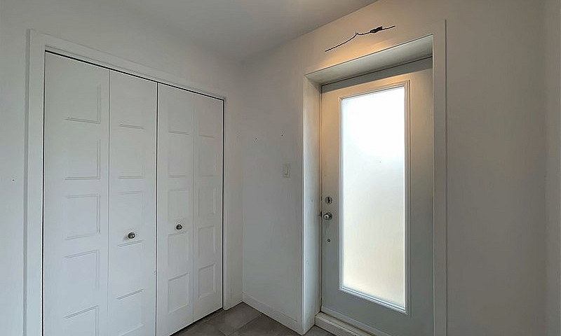$1,350,000 - Triplex...