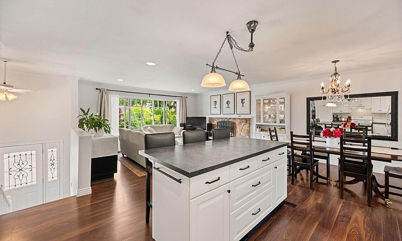 5933 Angus Place Sur...