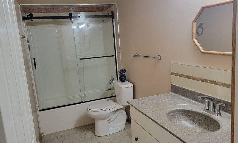 Bright & Spacious 3-...