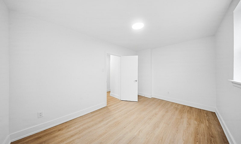 Gorgeous 2 Bedroom E...