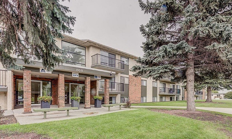 Apartment For Rent: ...