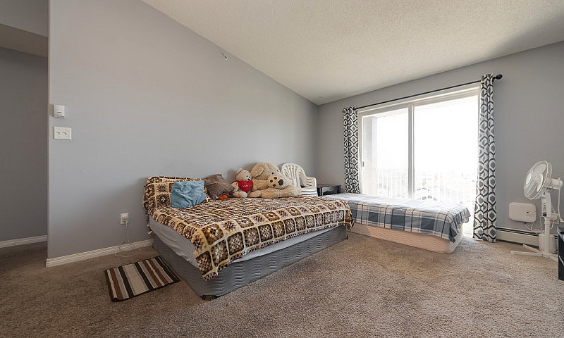 Fantastic Top Floor ...