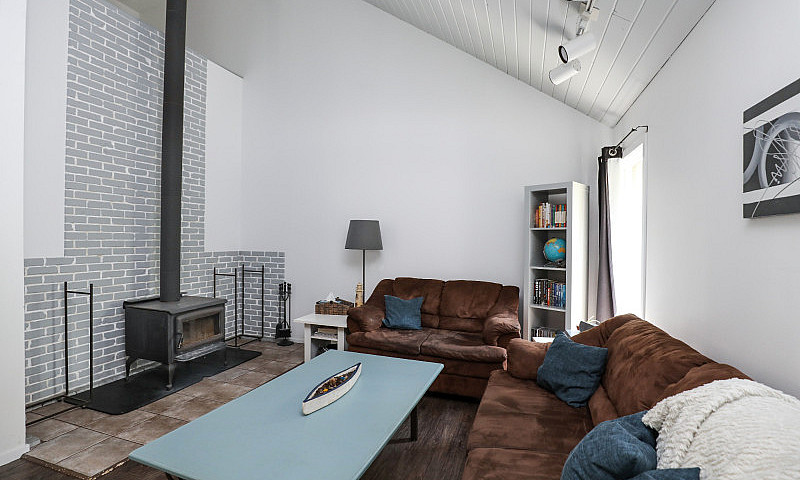 Country Home Close T...